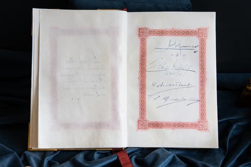 Livro de Honra - primeiras assinaturas