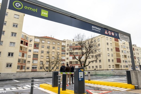 Parque de estacionamento do Bahuto abre com 90 lugares